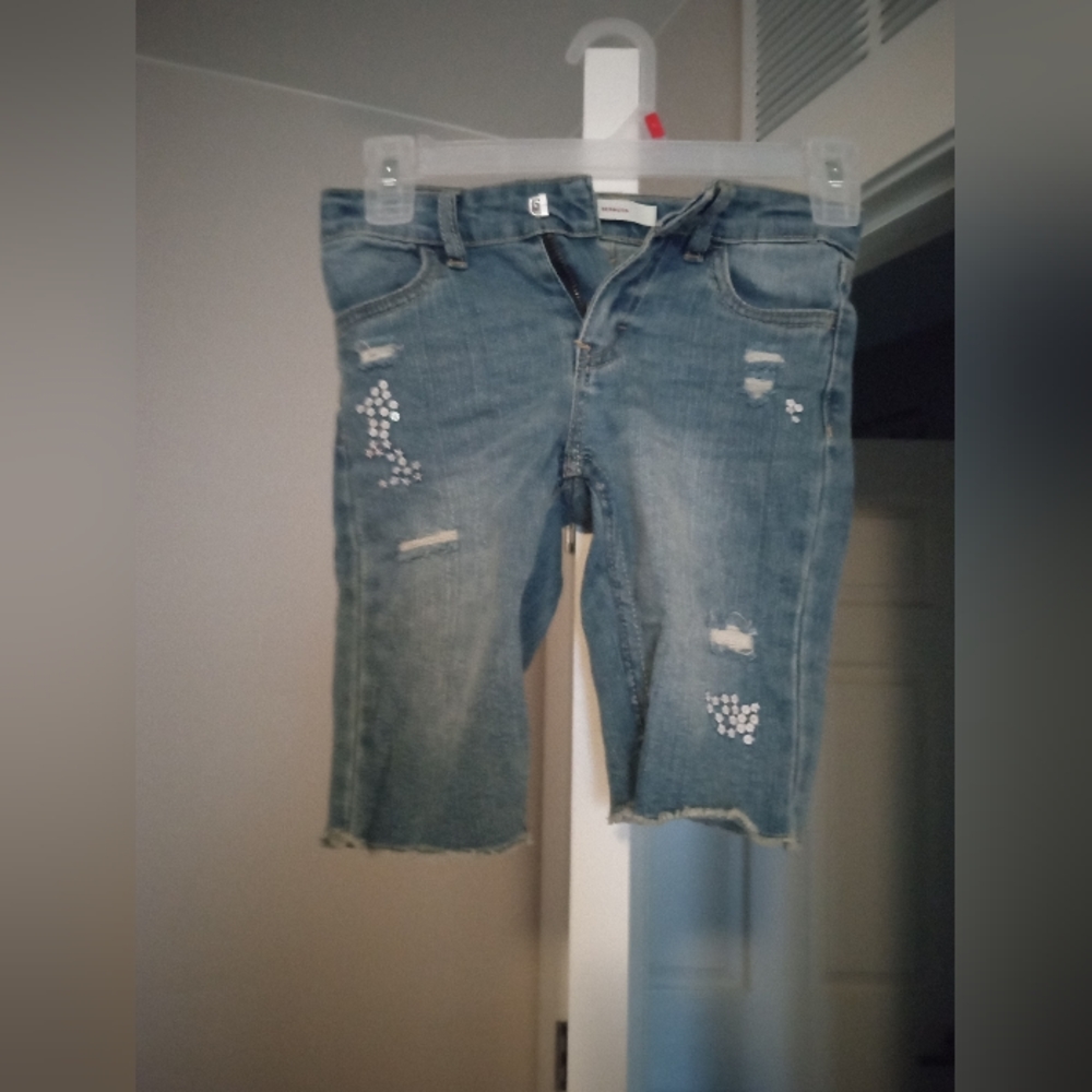 Barmuda shorts